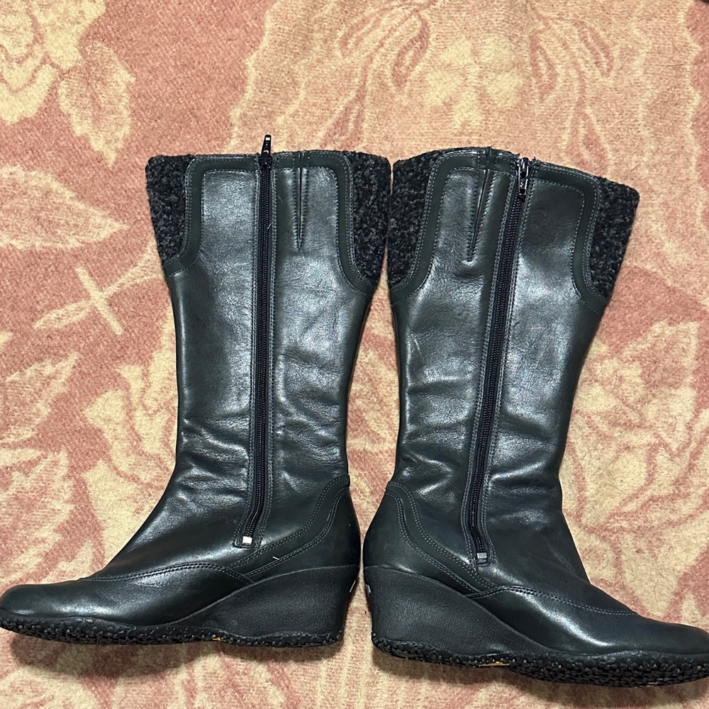 Merrell Larkspur Black Leather Wedge Boots - Picture 3 of 8